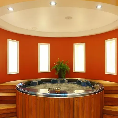 Apartmanhotel Victoria & Aheloy