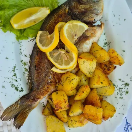 Apartmanhotel Victoria & Aheloy 3*