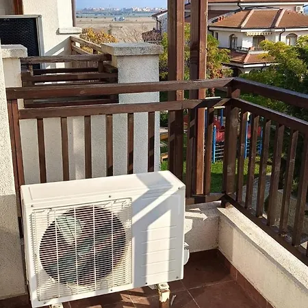 Victoria & Aheloy アパートホテル 3*